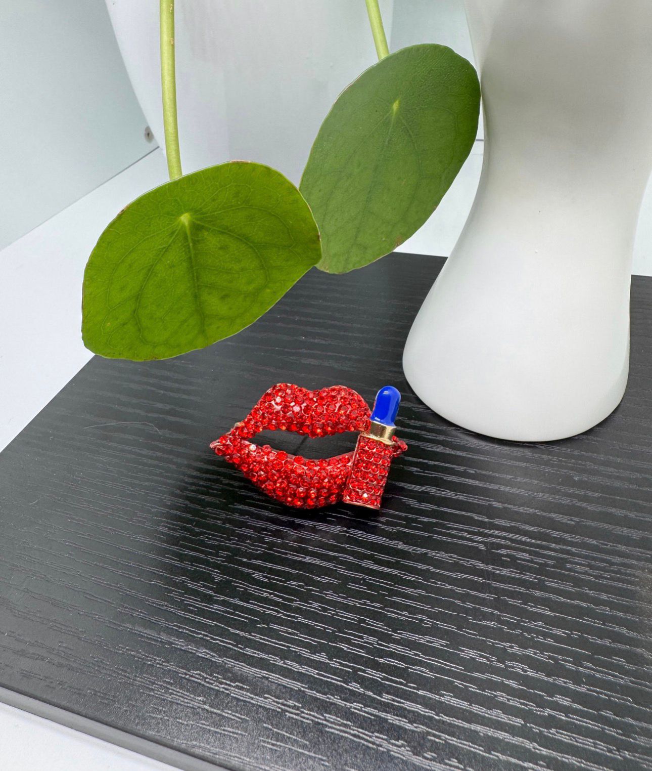 Broche Kiss